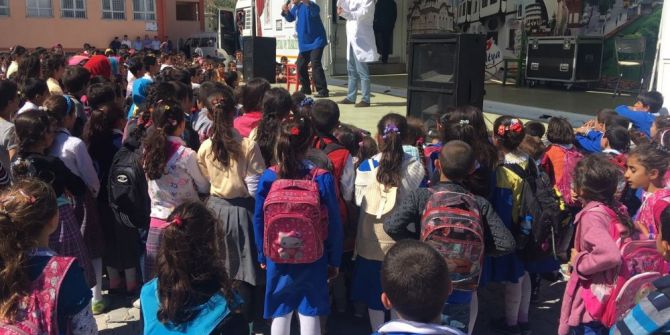 Seyyah Tiyatro Tırı İlçeleri Gezdi