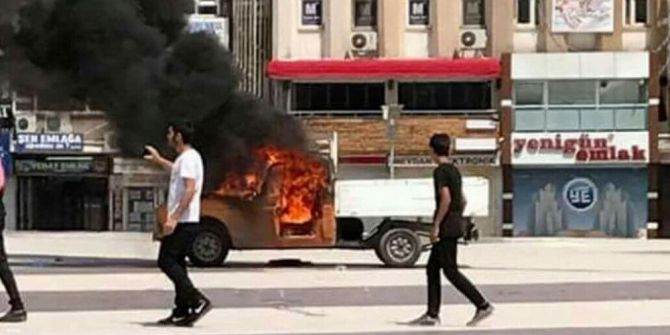 Kamyonetini Benzin Döküp Yaktı