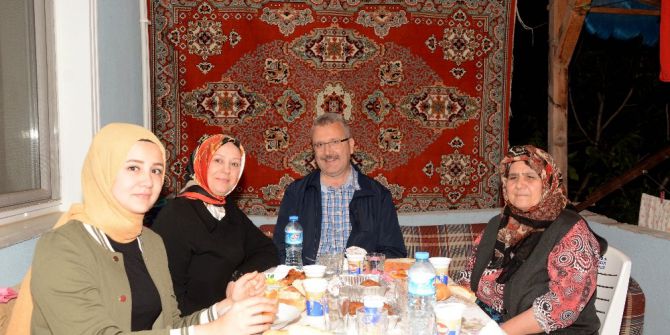 Başkan Özkan İlk İftarı Şehit Ailesinin Evinde Yaptı