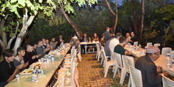 Başkan Çerçi İlk İftarını Uzunburunlu Vatandaşlarla Açtı