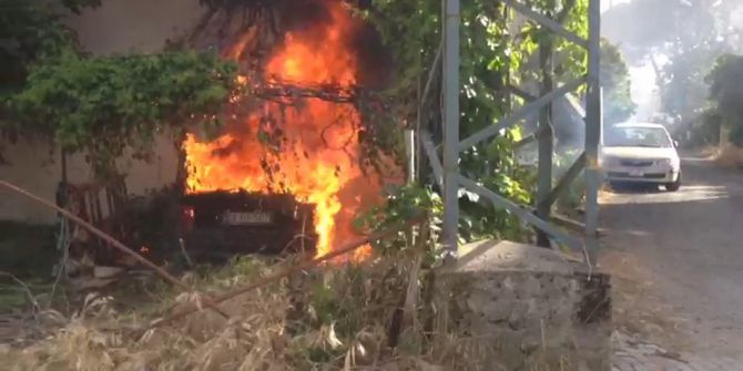 Park Halindeki Araç Alev Topuna Döndü, Facianın Eşiğinden Dönüldü