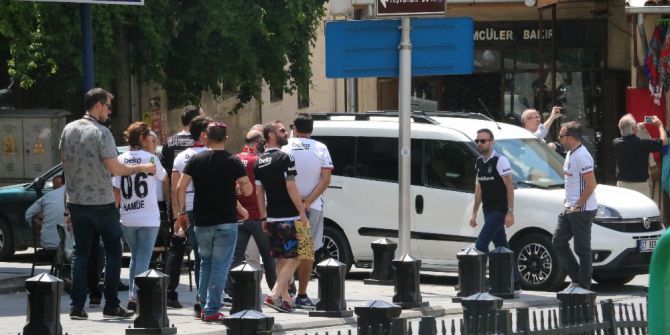 Gaziantep Sokakları Siyah Beyaza Büründü