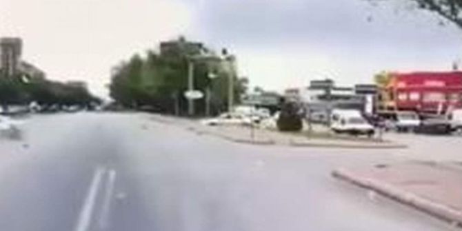Kırmızı Işıkta Meydana Gelen Kaza Araç Kamerasına Yansıdı
