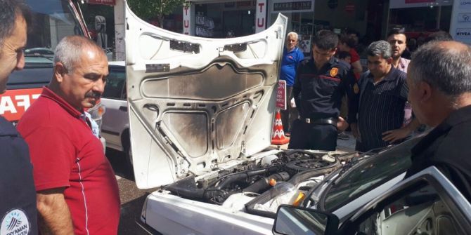 Seyir Halindeki Otomobil Alev Aldı