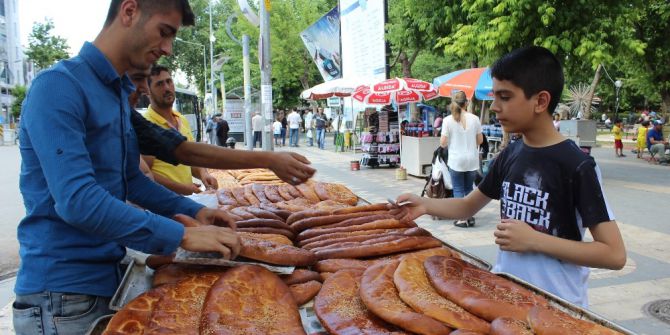 Ramazan Kendine Has Tatları Da Beraberinde Getirdi