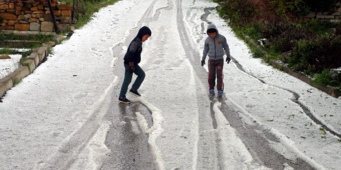 Yozgat’ta 15 Dakika Yağan Yağmur Ve Dolu Hayatı Felç Etti