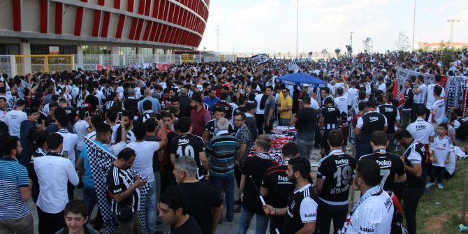 Maçın Taraftarları Stada Alındı