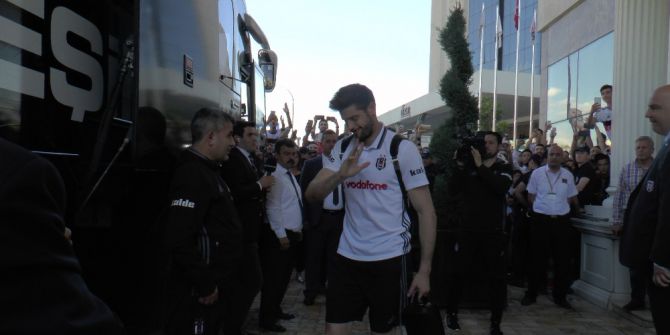 Beşiktaş, Stada Doğru Yola Çıktı