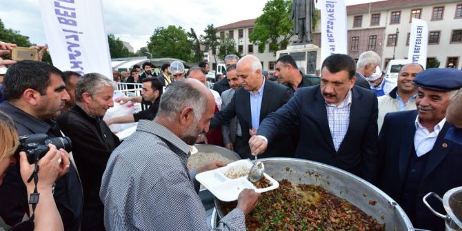 Battalgazi Belediyesi İftar Çadırında İlk İftar Coşkusu