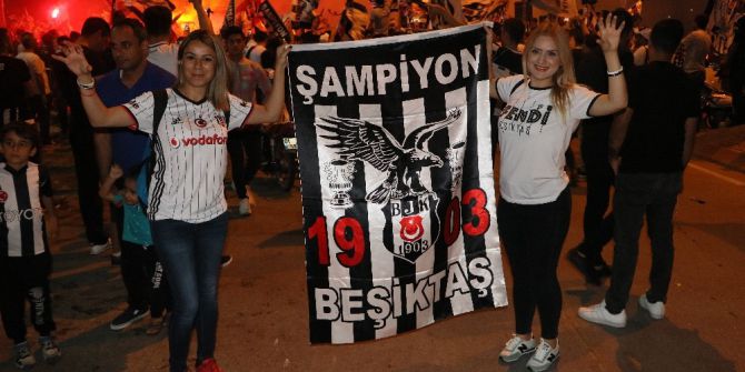 Binlerce Adanalı, Beşiktaş’ın Şampiyonluğunu Kutladı