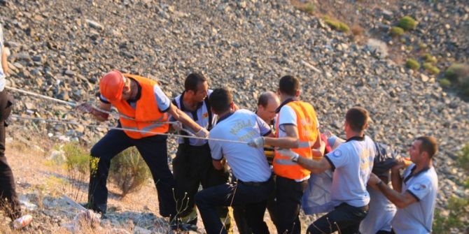 Vitesi Karıştıran Alman Kadın Otomobille 100 Metreye Uçtu