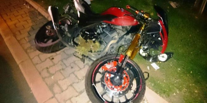 Yayaya Çarpan Motosiklet Sürücüsü Öldü