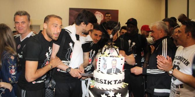 Gaziantep Havalimanı’nda Pastalı Kutlama