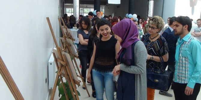 İletişim Fakültesi Öğrencilerinden ‘Öyle Bir Geçer Zaman Ki’ Adlı Fotoğraf Sergisi