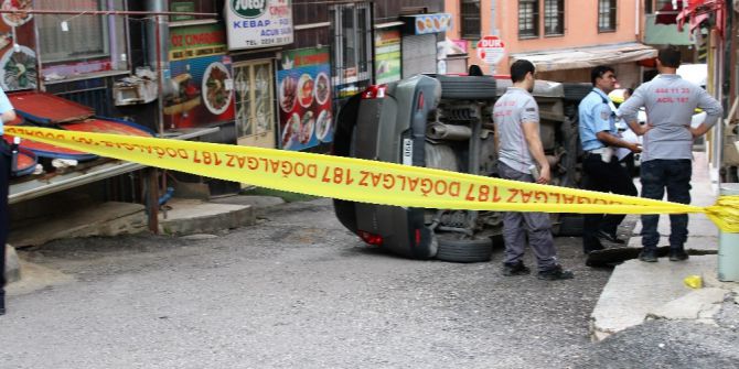 Kadın Sürücü Doğalgaz Borusuna Çarpıp Aracıyla Böyle Takla Attı