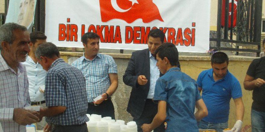 Özalp İlçesinde Şehitler İçin Lokma Tatlısı Dağıtıldı