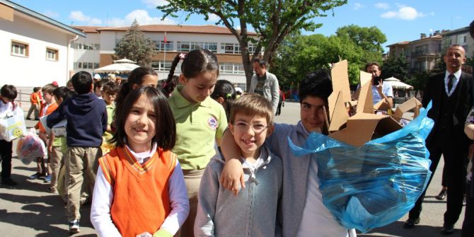 21 Ton Atık Binlerce Fidana Dönüştü