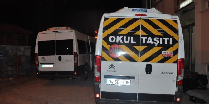 Okul Taşıtıyla Göçmen Kaçırırken Yakalandılar