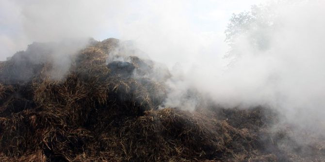 Depodaki 300 Ton Kuru Ot Yandı