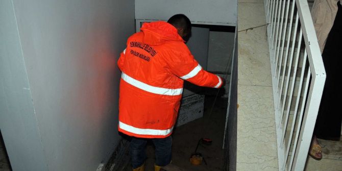 Sağanak Yağışlar Su Baskınlarına Neden Oldu