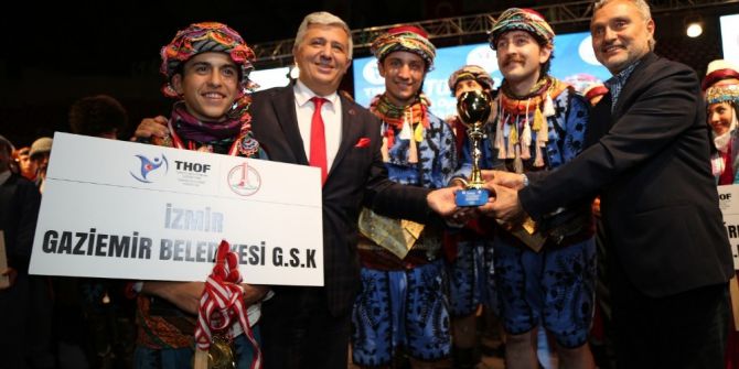 Gaziemir’in Halk Oyunları Ekibi Türkiye Birincisi Oldu