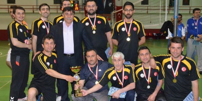 Voleybol Turnuvasının Şampiyonu Diriliş Team