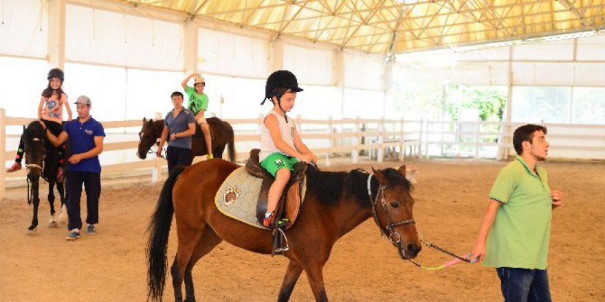 En Özel Minikler İçin Binicilik Kursu Başladı