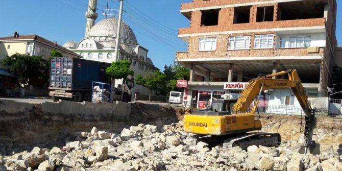 Dilovası’na Yapılacak Olan 4 Katlı Kompleksin Temel Kazımı Yapıldı