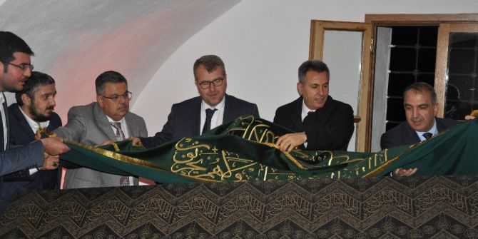 Kutlu Fethin 718’inci Yıl Dönümünde Şeyh Edebali’nin Sanduka Örtüsü Değiştirildi