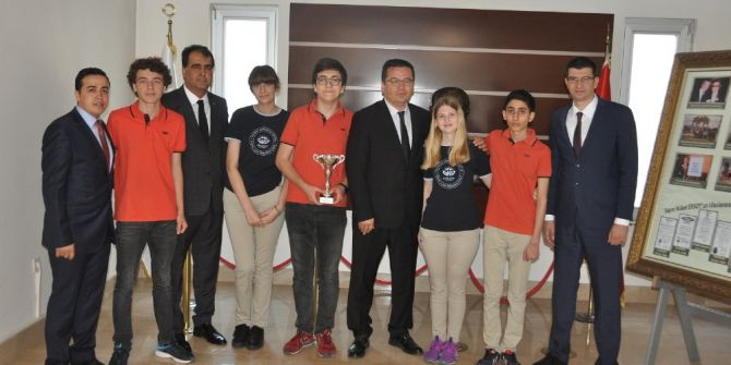 Gaziantep Kolej Vakfı Münazarada Türkiye Şampiyonu