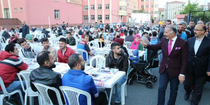 Bayrampaşa’da Komşular İftarda Buluştu
