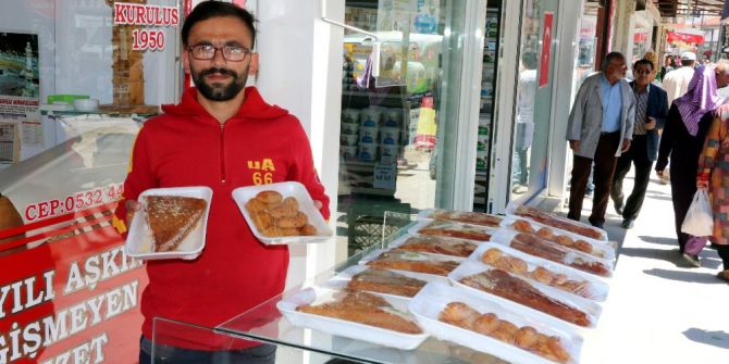 Yozgat’ta Ramazan Tatlıları Sokakta Satılıyor