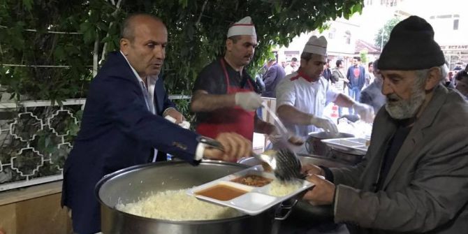 Başkan Arslan, İlk İftarını Çadırda Açtı