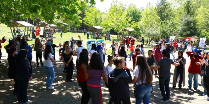 Bilgi Evi Ve Kurs Merkezi Öğrencileri Stres Attı