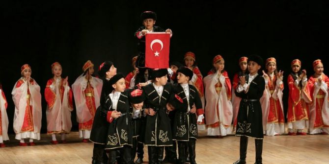 Odunpazarı Belediyesi Halk Dansları Topluluğundan Yıl Sonu Gösterisi