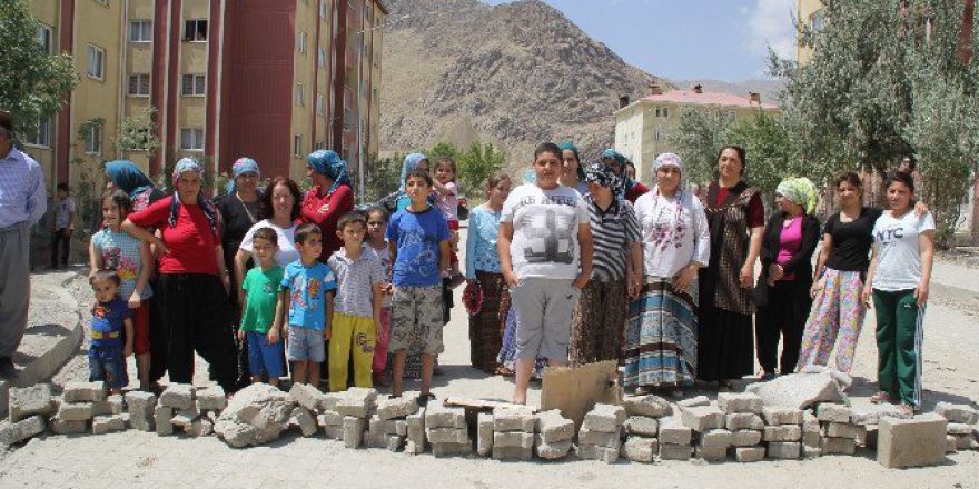 Kadınlardan Yol Kapatma Eylemi