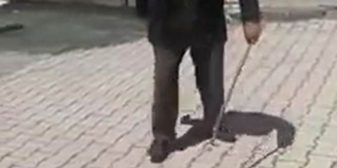 Topaç Çeviren Yaşlı Adam Çocukluk Günlerine Geri Döndü