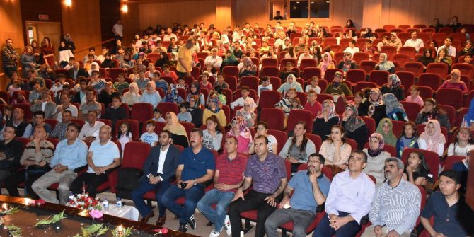 Öğretmen Ve Öğrencilerden Şiir Ve Müzik Dinletisi