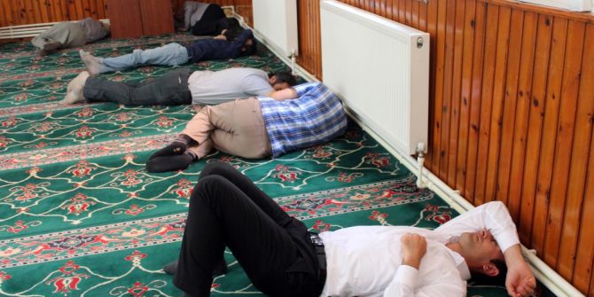 Vatandaşlar Serinlemek İçin Camiye Koşuyor