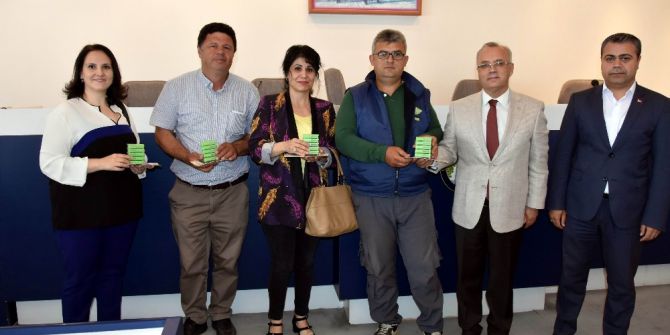 Salihli’de Üreticilere Ana Arı Dağıtıldı