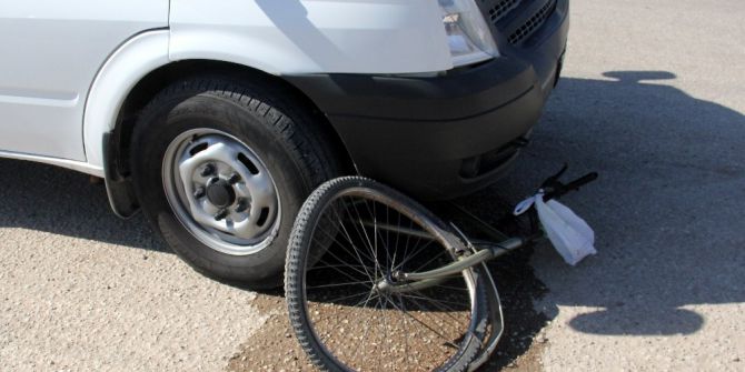 Patates Başağı Toplayıp Evine Giderken Kamyonet Çarptı