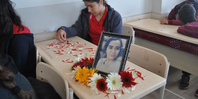 Kazada Ölen Genç Kızları Sınıf Arkadaşları Unutmadı