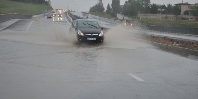 Bilecik’te Sağanak Yağmur