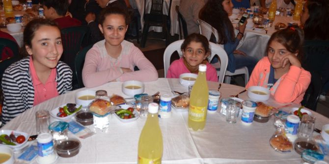 Ümraniye Bilgi Evleri Çocukları İftarda Buluştu