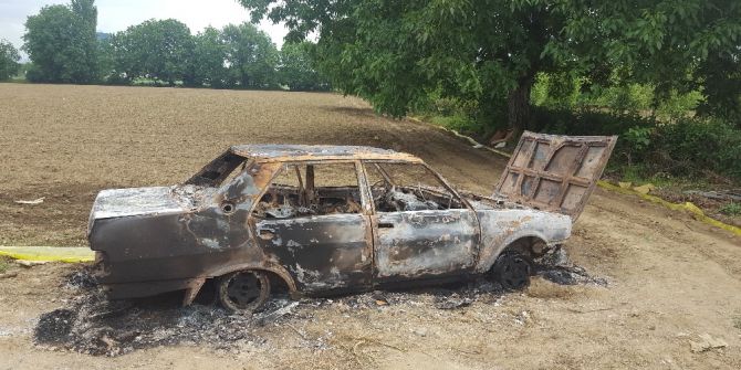 Çaldıkları Otomobili Tarlada Ateşe Verdiler