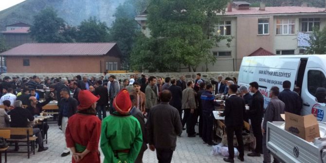 Büyükşehir Belediyesi Binleri İftarda Buluşturuyor