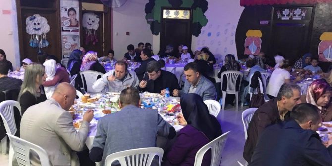 Aileler İftar Açtı Minikler Gösteri Yaptı