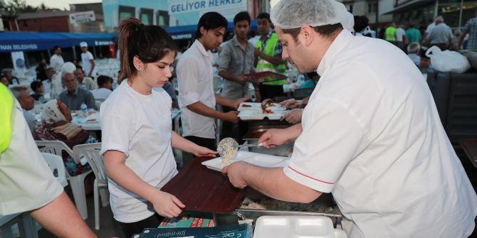 Seyhan’da Her Gün Bin 500 Kişilik İftar Sofrası Kuruluyor