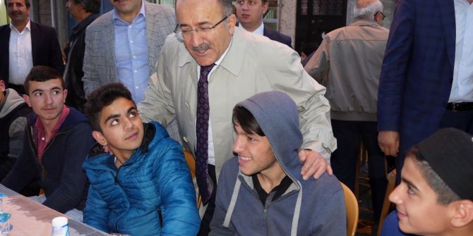 Gümrükçüoğlu, Geleneksel Halk İftarlarının Startını Hayrat’ta Verdi