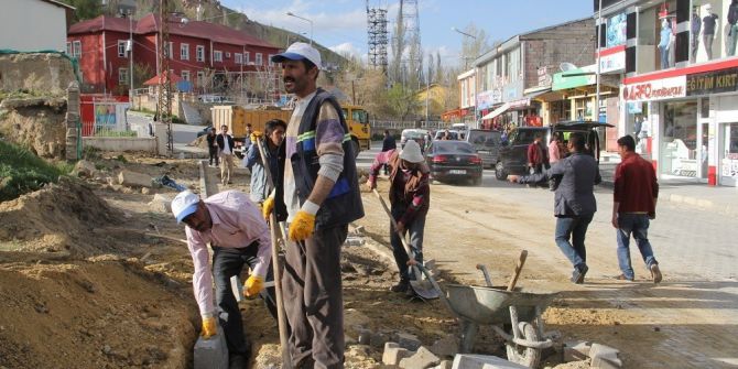 Başkale’de Yol Bakım Ve Onarım Çalışması